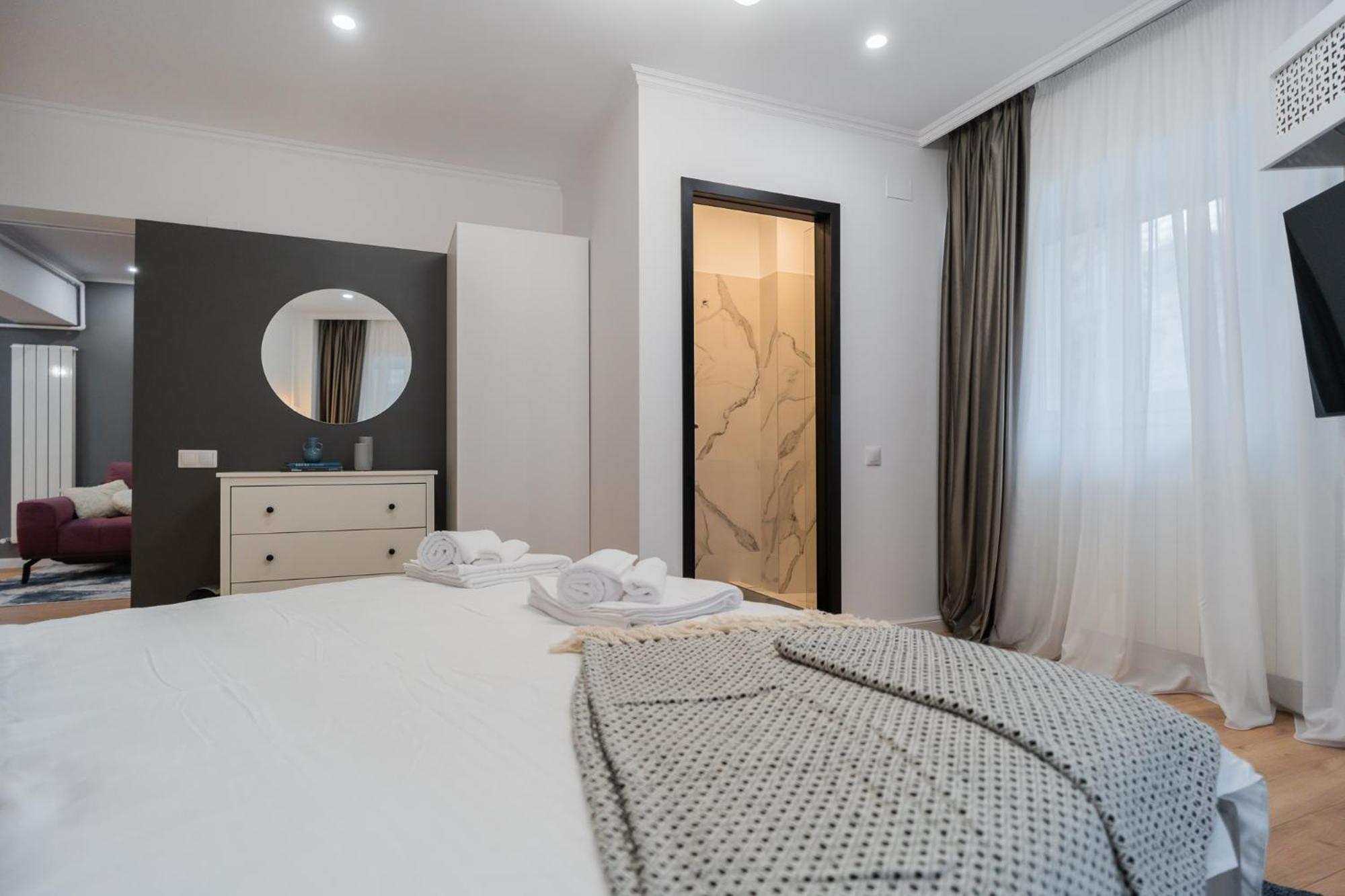 Urban Pearl - Old Town - Unique 4Br/3Ba Apartment Bucharest Exterior photo